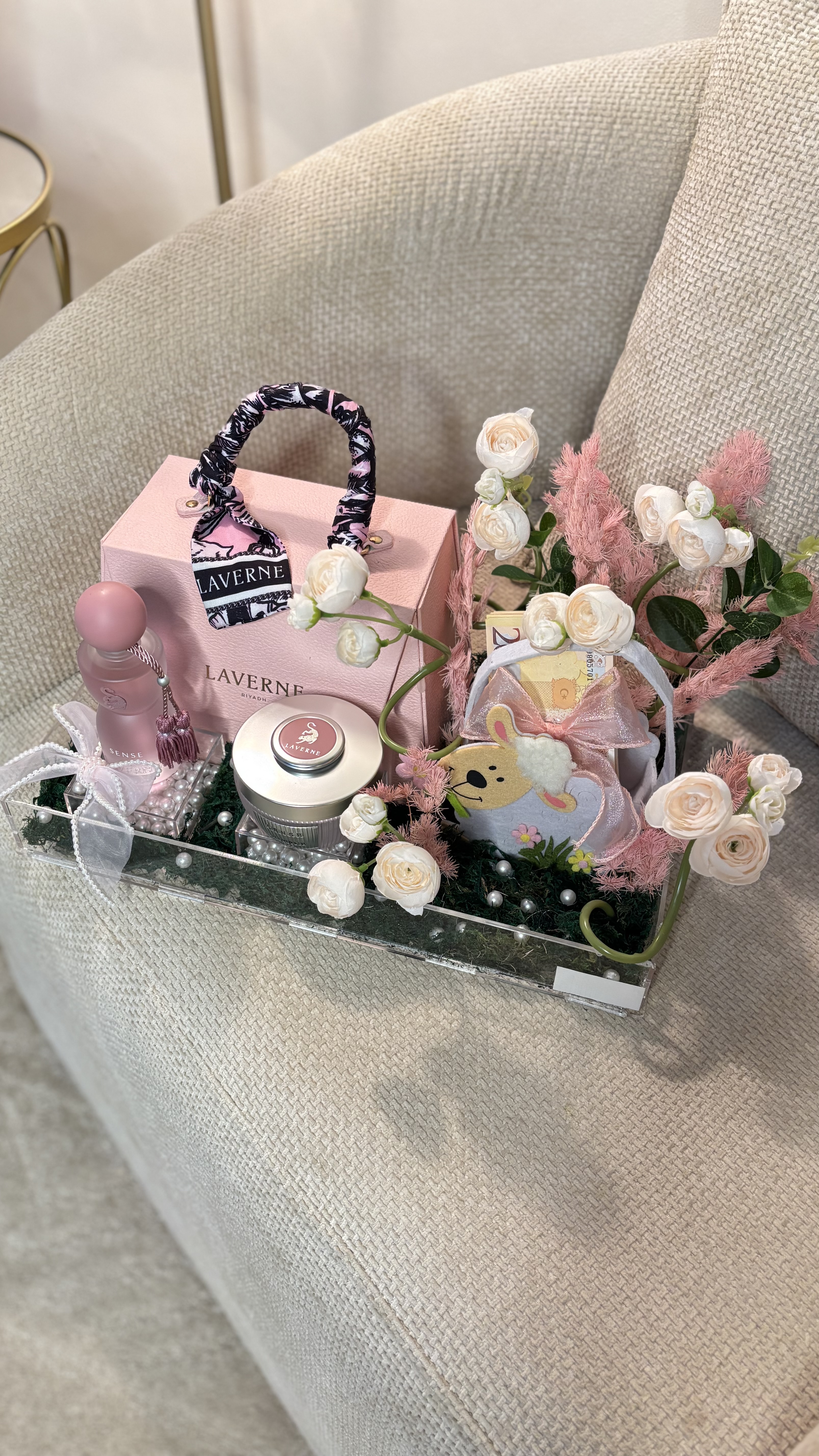 تغليف عيدية أنيق مع عطر